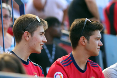 Fotos del búscate en la grada del Osasuna - Eibar