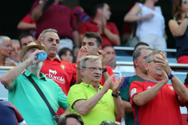 Fotos del búscate en la grada del Osasuna - Eibar
