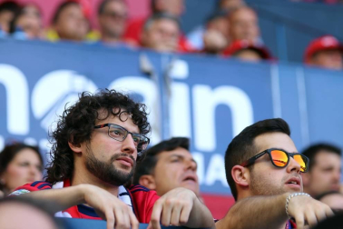 Fotos del búscate en la grada del Osasuna - Eibar