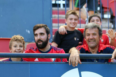 Fotos del búscate en la grada del Osasuna - Eibar