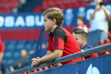 Fotos del búscate en la grada del Osasuna - Eibar