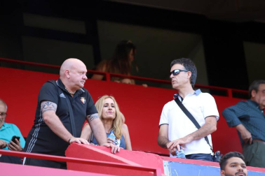 Fotos del búscate en la grada del Osasuna - Eibar