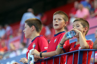 Fotos del búscate en la grada del Osasuna - Eibar