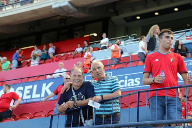 Fotos del búscate en la grada del Osasuna - Eibar