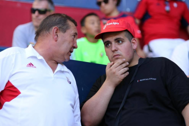 Fotos del búscate en la grada del Osasuna - Eibar