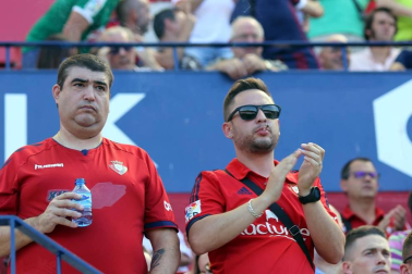 Fotos del búscate en la grada del Osasuna - Eibar