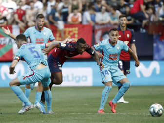 Todas las fotos del Osasuna - Eibar disputado en El Sadar.
