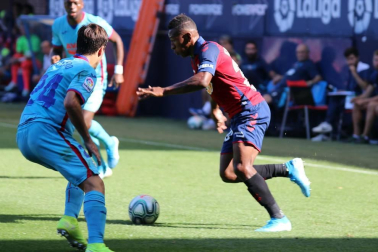 Todas las fotos del Osasuna - Eibar disputado en El Sadar.