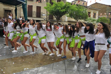 Todas las fotos del cohete de fiestas de Pitillas, celebrado este año en honor a los voluntarios de las inundaciones. Además, a los recién nacidos se les impuso el pañuelo junto a sus padres.