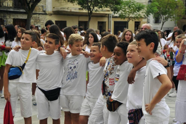 Todas las fotos del cohete de fiestas de Pitillas, celebrado este año en honor a los voluntarios de las inundaciones. Además, a los recién nacidos se les impuso el pañuelo junto a sus padres.