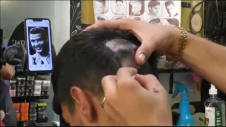 Un peluquero iraquí triunfa haciendo retratos de futbolistas