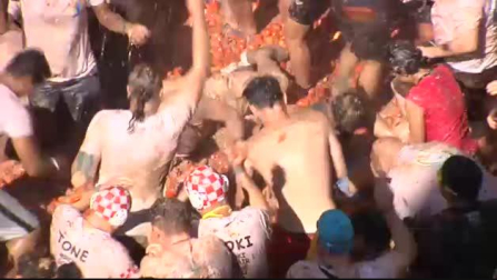Miles de personas disfrutan un año más de 'La Tomatina' de Buñol