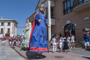 Todas las fotos del cohete de fiestas de Sesma 2019, en el que los benjamines de la quinta de 2011 fueron protagonistas.