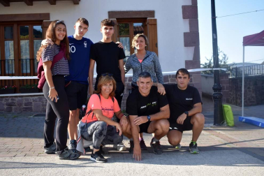 El domingo 25 de agosto la Sociedad Eugiko Ostatua organizó la 27ª edición del Cross de Eugi, prueba en el que tomaron parte 190 deportistas y en cuya categoría absoluta resultaron vencedores Roberto Trejo y Maite Beregaña. La carrera, que transcurrió por un circuito natural de casi once kilómetros, tuvo también un sesgo solidario, pues un euro de cada inscripción se donó a ADACEN.
