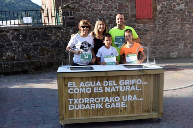 El domingo 25 de agosto la Sociedad Eugiko Ostatua organizó la 27ª edición del Cross de Eugi, prueba en el que tomaron parte 190 deportistas y en cuya categoría absoluta resultaron vencedores Roberto Trejo y Maite Beregaña. La carrera, que transcurrió por un circuito natural de casi once kilómetros, tuvo también un sesgo solidario, pues un euro de cada inscripción se donó a ADACEN.