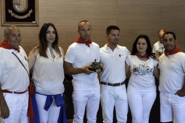 Todas las fotos del cohete anunciador de las fiestas de Berriozar 2019, lanzado por la Asocación de Amigos del Sáhara.