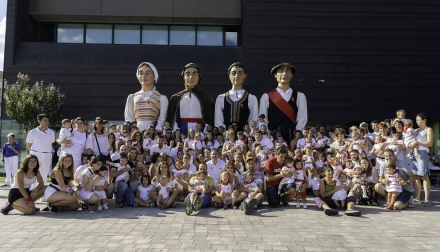 Todas las fotos del cohete anunciador de las fiestas de Berriozar 2019, lanzado por la Asocación de Amigos del Sáhara.
