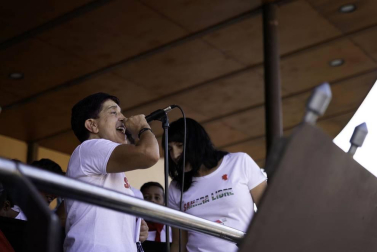 Todas las fotos del cohete anunciador de las fiestas de Berriozar 2019, lanzado por la Asocación de Amigos del Sáhara.