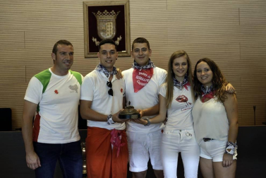 Todas las fotos del cohete anunciador de las fiestas de Berriozar 2019, lanzado por la Asocación de Amigos del Sáhara.