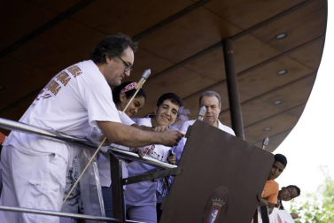 Todas las fotos del cohete anunciador de las fiestas de Berriozar 2019, lanzado por la Asocación de Amigos del Sáhara.