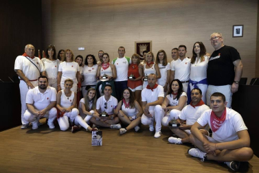 Todas las fotos del cohete anunciador de las fiestas de Berriozar 2019, lanzado por la Asocación de Amigos del Sáhara.