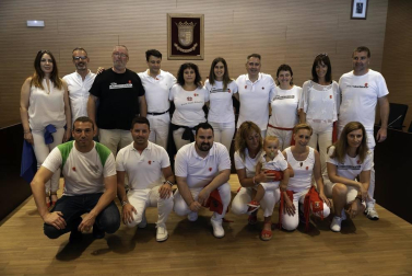 Todas las fotos del cohete anunciador de las fiestas de Berriozar 2019, lanzado por la Asocación de Amigos del Sáhara.