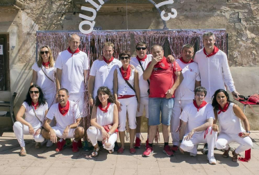 Allo ha celebrado sus fiestas con un excelente ambiente. El sábado 24 de agosto fue uno de los días más divertidos, con la XX Concentración de calvos y el Concurso Internacional del Aceituni, que reta a lanzar lo más lejos posible un hueso de aceituna.