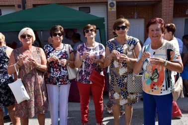 El 25 de agosto la localidad de Cadreita festejó la XI edición del Día del Tomate. Los actos más destacados fueron los concursos con premios al tomate más feo, al más pesado, al mejor plato de cocina y al mejor dibujo infantil, cuyos premios se entregaron tras comida popular. Degustaciones de pinchos, vacas e hinchables completaron la jornada.