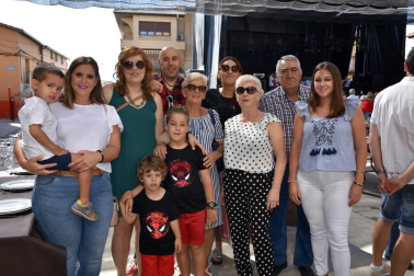 El 25 de agosto la localidad de Cadreita festejó la XI edición del Día del Tomate. Los actos más destacados fueron los concursos con premios al tomate más feo, al más pesado, al mejor plato de cocina y al mejor dibujo infantil, cuyos premios se entregaron tras comida popular. Degustaciones de pinchos, vacas e hinchables completaron la jornada.