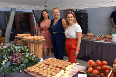 El 25 de agosto la localidad de Cadreita festejó la XI edición del Día del Tomate. Los actos más destacados fueron los concursos con premios al tomate más feo, al más pesado, al mejor plato de cocina y al mejor dibujo infantil, cuyos premios se entregaron tras comida popular. Degustaciones de pinchos, vacas e hinchables completaron la jornada.