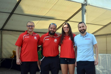 El domingo 25 de agosto la Sociedad Eugiko Ostatua organizó la 27ª edición del Cross de Eugi, prueba en el que tomaron parte 190 deportistas y en cuya categoría absoluta resultaron vencedores Roberto Trejo y Maite Beregaña. La carrera, que transcurrió por un circuito natural de casi once kilómetros, tuvo también un sesgo solidario, pues un euro de cada inscripción se donó a ADACEN.
