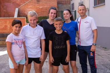 Noáin salió a la calle del 21 al 25 de agosto para celebrar sus fiestas grandes. El desfile de la comparsa de gigantes local fue uno de los actos tradicionales más esperados por las familias. La cámara de ¡Click! se acercó a compartir con los vecinos la alegría de este pasacalles durante la mañana del viernes.