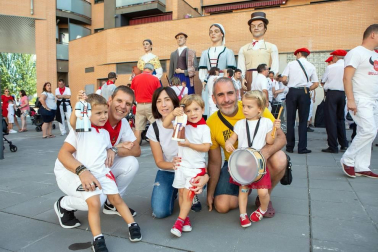 Noáin salió a la calle del 21 al 25 de agosto para celebrar sus fiestas grandes. El desfile de la comparsa de gigantes local fue uno de los actos tradicionales más esperados por las familias. La cámara de ¡Click! se acercó a compartir con los vecinos la alegría de este pasacalles durante la mañana del viernes.