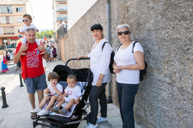 Noáin salió a la calle del 21 al 25 de agosto para celebrar sus fiestas grandes. El desfile de la comparsa de gigantes local fue uno de los actos tradicionales más esperados por las familias. La cámara de ¡Click! se acercó a compartir con los vecinos la alegría de este pasacalles durante la mañana del viernes.