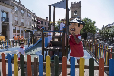 Todas las fotos del cohete de fiestas de Sesma 2019, en el que los benjamines de la quinta de 2011 fueron protagonistas.