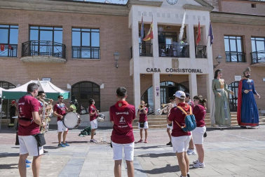 Todas las fotos del cohete de fiestas de Sesma 2019, en el que los benjamines de la quinta de 2011 fueron protagonistas.