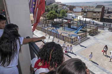 Todas las fotos del cohete de fiestas de Sesma 2019, en el que los benjamines de la quinta de 2011 fueron protagonistas.