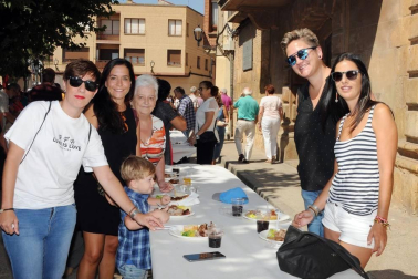 Del 23 a 25 de agosto los fiteranos celebraron la tercera edición de sus jornadas gastronómicas dedicadas a la trashumancia. La programación se concentró especialmente el sábado en el paseo de San Raimundo. Además de la habitual feria de artesanía y del acto principal de la trashumancia, se realizaron otras actividades como paseos a caballo, visitas guiadas o degustaciones.