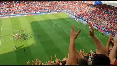 La afición de Osasuna festeja el empate contra el Barcelona