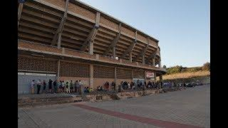 Fila de El Sadar para el Osasuna - F.C. Barcelona