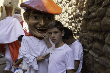 Todas las fotos del desfile de gigantes y gaiteros de fiestas de Lumbier 2019