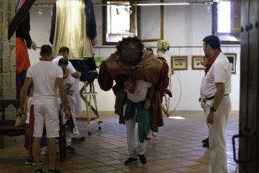 Todas las fotos del desfile de gigantes y gaiteros de fiestas de Lumbier 2019
