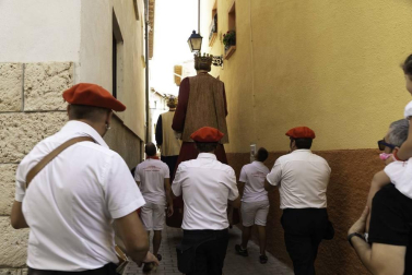 Todas las fotos del desfile de gigantes y gaiteros de fiestas de Lumbier 2019