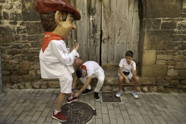 Todas las fotos del desfile de gigantes y gaiteros de fiestas de Lumbier 2019