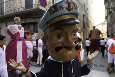 Todas las fotos del desfile de gigantes y gaiteros de fiestas de Lumbier 2019