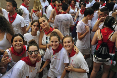 Todas las fotos del cohete de fiestas de Peralta 2019, en el que decenas de vecinos se dieron cita en la plaza de la localidad navarra para dar la bienvenida a nueve días de fiesta en honor a la Virgen de Nieva.