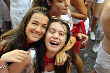 Todas las fotos del cohete de fiestas de Peralta 2019, en el que decenas de vecinos se dieron cita en la plaza de la localidad navarra para dar la bienvenida a nueve días de fiesta en honor a la Virgen de Nieva.
