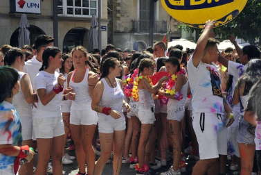 Todas las fotos del cohete de fiestas de Peralta 2019, en el que decenas de vecinos se dieron cita en la plaza de la localidad navarra para dar la bienvenida a nueve días de fiesta en honor a la Virgen de Nieva.