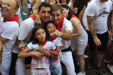 Todas las fotos del cohete de fiestas de Peralta 2019, en el que decenas de vecinos se dieron cita en la plaza de la localidad navarra para dar la bienvenida a nueve días de fiesta en honor a la Virgen de Nieva.