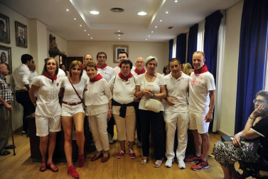 Todas las fotos del cohete de fiestas de Peralta 2019, en el que decenas de vecinos se dieron cita en la plaza de la localidad navarra para dar la bienvenida a nueve días de fiesta en honor a la Virgen de Nieva.
